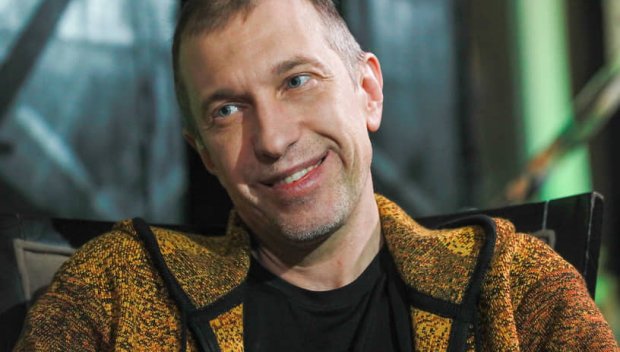 ФАТАЛНО! Един от най-популярните руски водещи почина след падане по стълбите