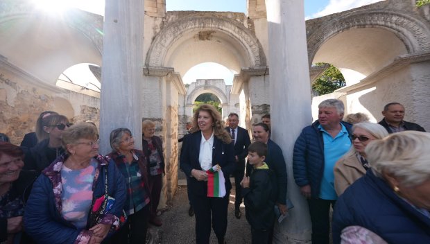 Йотова и Вълчев започнаха предизборната си кампания от Златната църква във Велики Преслав (СНИМКИ)