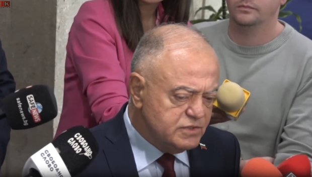 Ген. Атанасов разгада тънките сметки на Радев и Йотова: Страх ги е да не подразнят русофилските си избиратели. Прогресивна България е новата социалистическа партия (ВИДЕО)