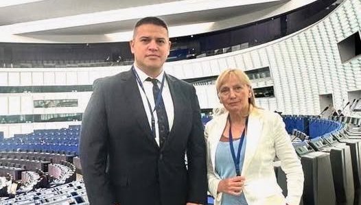 ПИК TV: Елена Йончева и Танер Кабилов с извънреден брифинг в европарламента заради акциите на Радев срещу кметове на ДПС (ВИДЕО)