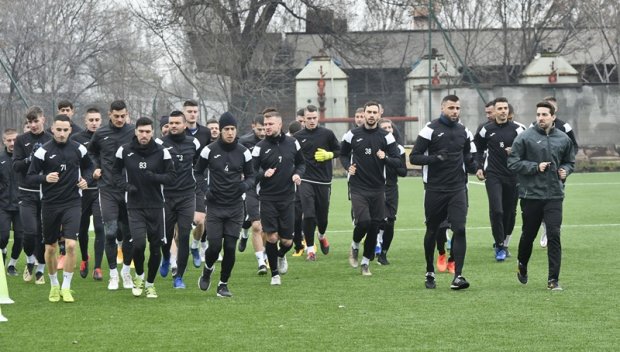 Славия се разделя с четирима