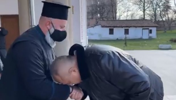 ПЪРВО В ПИК TV: Премиерът Борисов в нов храм: Майка ми ме водеше да палим свещ тайно от комунистите (ВИДЕО/ОБНОВЕНА)