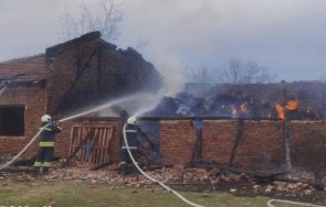 огнен пожар изпепели храната близо 1000 животни снимки