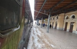 първо пик пътници мръзнат кучета влака софия гарата пловдив локомотив снимки