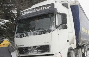 камиона закъсаха пътя граничен пункт гюешево