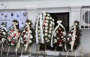 близки приятели съграждани изпратиха атанас скатов