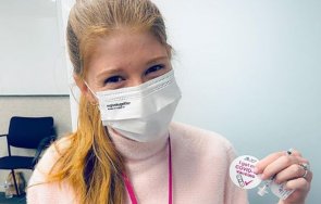 дженифър гейтс ироничен коментар ваксините конспиративните теории