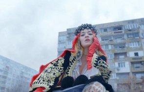 скандала дизайнера рита ора хвали българия