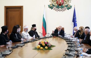 борисов отпускаме средства църкви джамии