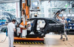 немски автомобилни гиганти заплашени спрат работа заради пандемията