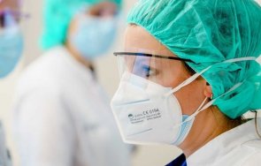 мерки властите чехия задължиха гражданите носят респираторни две медицински маски едновременно