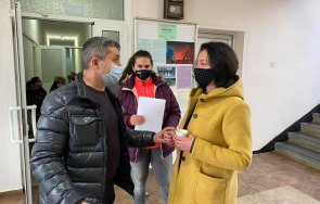 депутатът герб красимир събев консултира желаещи ваксинират смолян