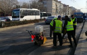 кърпят разбити улици центъра пловдив