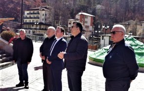 евродепутатът герб асим адемов подкрепете добрия кандидат кмет община баните павлин белчев снимки