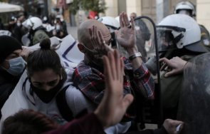 обвиняват гръцкото правителство полицейско насилие журналисти