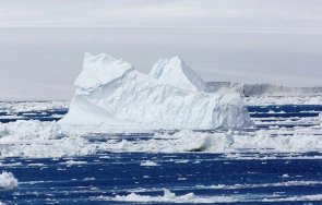 огромен айсберг откъсна антарктика