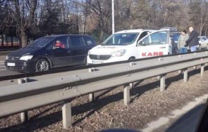 Три автомобила катастрофираха на бул Цариградско шосе в близост до Орлов мост в