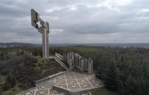 метров трибагреник обгръща паметника бранителите стара загора снимки