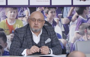 красен кралев започва ремонт зали борба бокс вдигане тежести спортна стрелба велико търново снимки