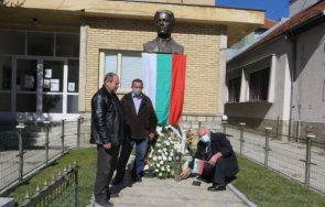 нагла кражба изчезна българското знаме паметника васил левски босилеград