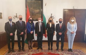 март валери симеонов унгарският държавен секретар копривщица