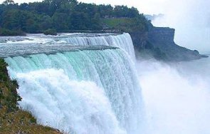 българите света видят онлайн осветяването ниагарския водопад трикольора