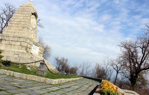 2000 теменужки засадиха паметника руския император александър бунарджика пловдив