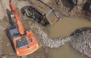 багери унищожават природата поречието река струма добиват злато