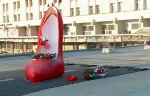 полицаи спират дамите шофьорки подарят цветя