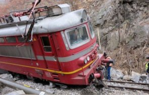 вагон товарен влак обърна твърдица дни линията извън строя