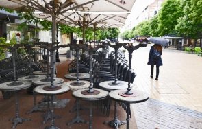 пандемията вилнее строги ограничения области