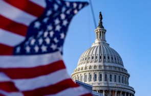 конгресът сащ прие помощния пакет трилиона долара засегнатите пандемията
