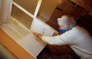 съседски войни спукана тръба наводни етажа блок пловдив стопанката дърпа ремонт