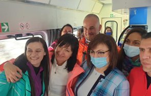 насред пандемията корнелия нинова разгневи потребителите социалните мрежи снима цигара влака снимки