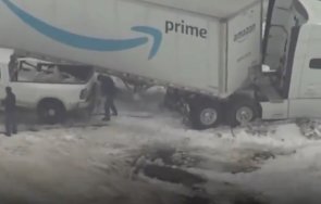 плен зимата стотици блокирани колите магистралите заради снежната буря сащ видео