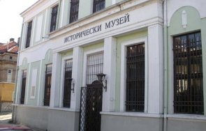 ремонтират емблематични сгради лом