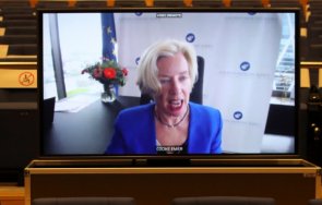 ема остава твърдо убедена ползите ваксината астразенека