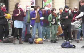 артисти продължават окупират театри франция искане отварянето