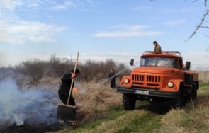 последните минути пожар избухна лозята марково гасят пожарникари опълченци