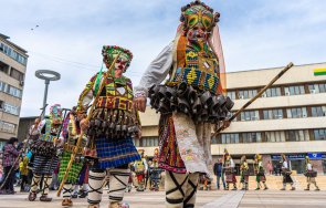 тръгна кукерско шествие снимки