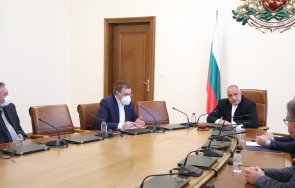 първо пик премиерът борисов лекарите вършат огромна работа имат българите нормален живот докато другите държави локдаун видео