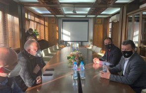 водачът листата герб благоевградска област росен желязков срещна кмета община банско иван кадев снимка