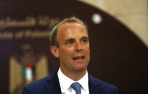 първият дипломат великобритания демокрацията отстъпление