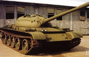 ужасяващ гаф танк стреля кокошарник