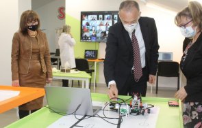 образователния министър вълчев кафе робот изработен ученик