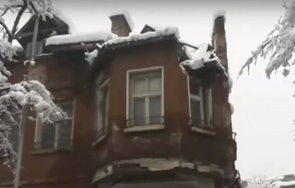 снегът бутна покрива стара къща враца