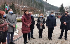 даниела дариткова жители баните българия прав път подкрепете довършим започнатото снимки