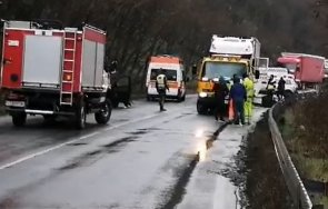 трагедия пътя мъж загинал катастрофата прохода републиката жена дете болница снимки