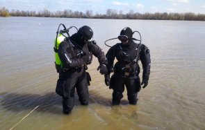 сухопътните войски тренират помощ бедстващи хора снимки