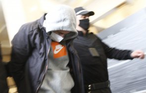 първо пик вижте един руските шпиони съдът решава дали остави ареста петимата задържани гръмовната афера видео снимки обновена